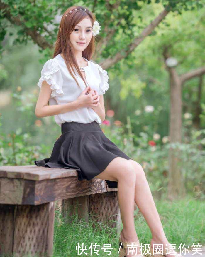 半身短裙的穿搭,显那优雅的身姿,高贵中不失甜美气质