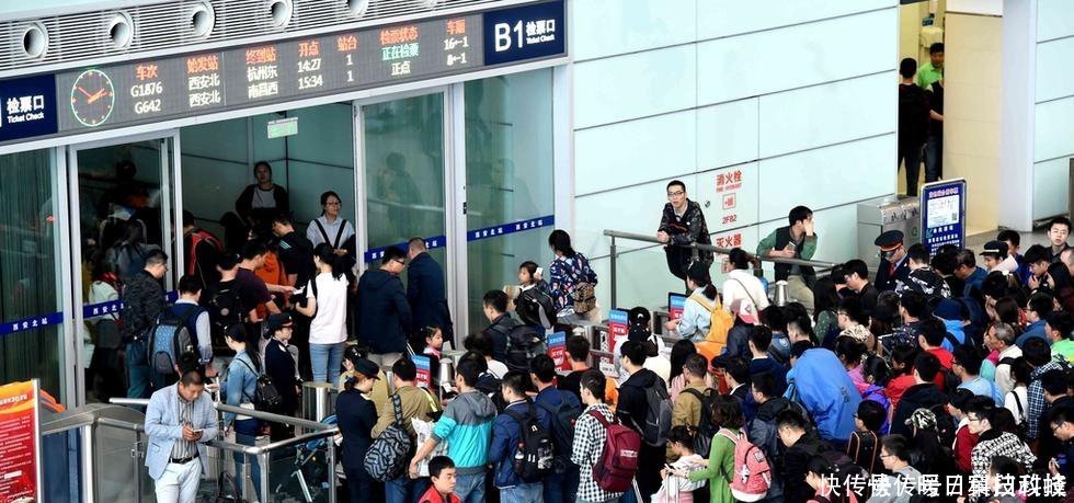 意大利姑娘首次搭中国高铁,刚到站就愣住了这怎么可能