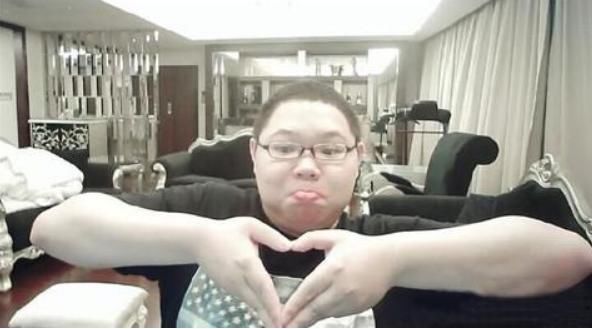 因体检结果曝光,PDD终于微博发声,一个拳头回应一切谣言!