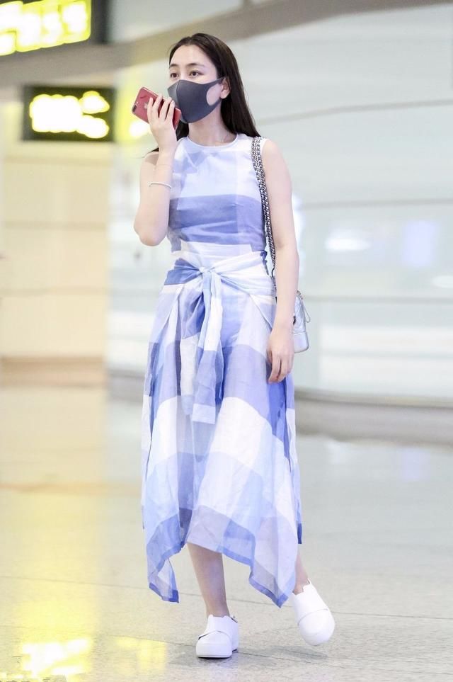 马苏脸蛋儿这么小，怎么胯如此宽呢？从上到下根本找不到腰！