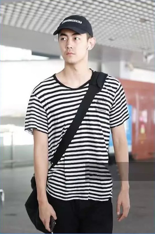 都是分手后现身，看看纪凌尘和井柏然的机场照，网友:差距太大了