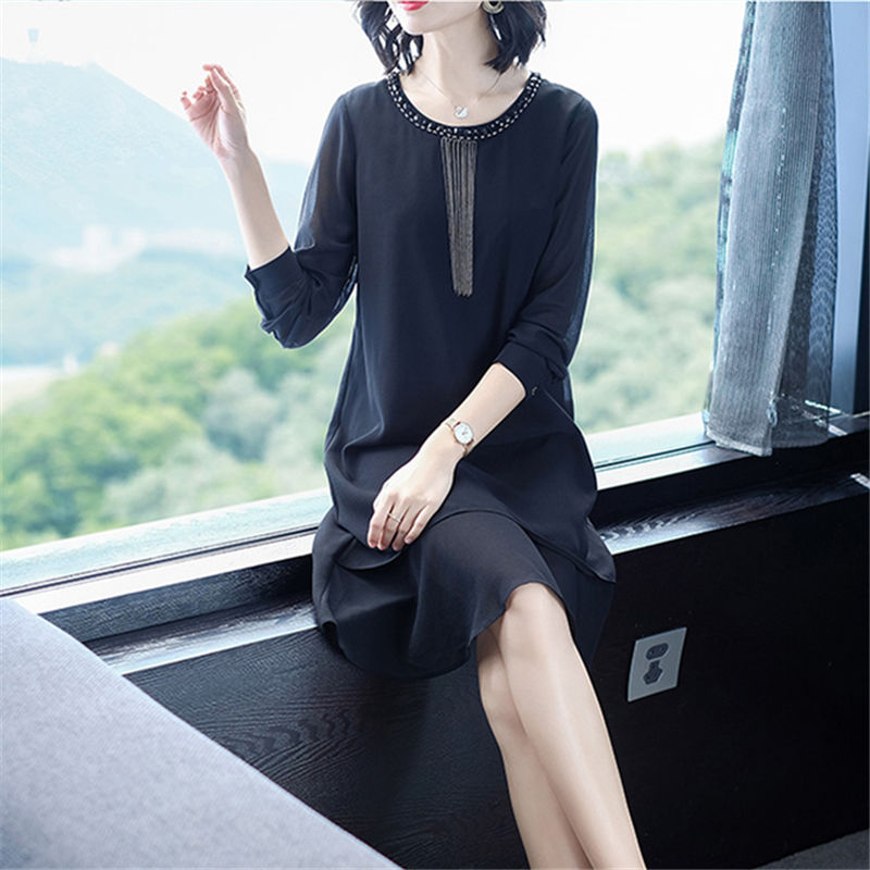 真没想到，秋装“欧货裙”竟如此洋气!53岁妈妈穿，侧影都美翻