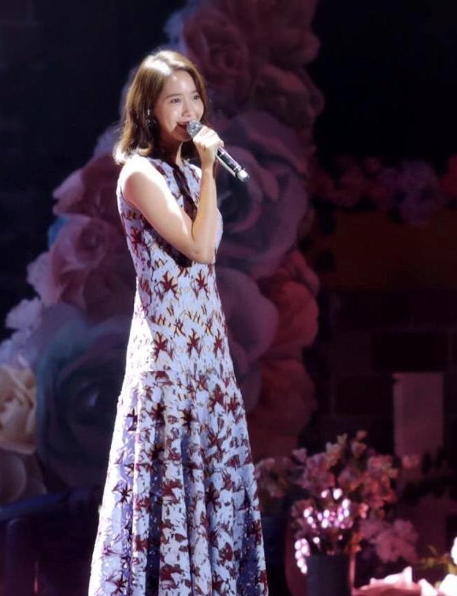 被吐槽腿型不好看的林允儿还敢穿短裙 网友: 真是个“心机girl”