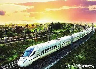 中国首座无轨列车开启, 让世界看到了中国科技的再次崛起