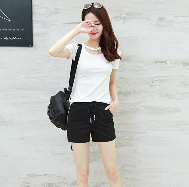 修身简约女短裤，款款百搭，尽显青春活力