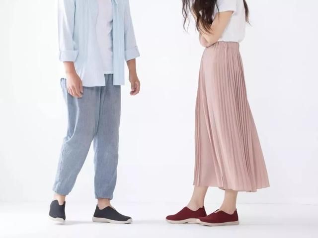 长大了,我也想偷穿妈妈的鞋……