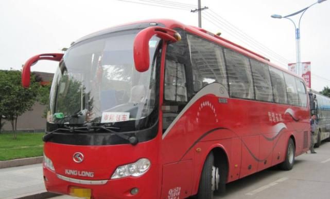  坐大|为啥坐大巴时司机不去服务区，偏要去高速外吃饭？莫非有啥