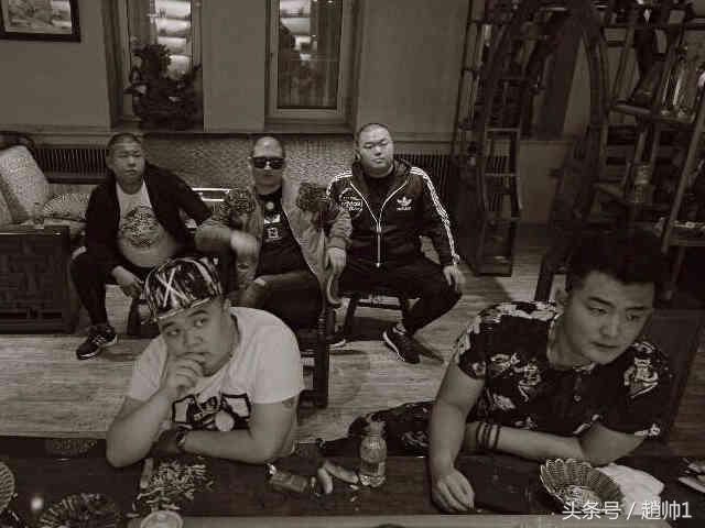 快手二驴诈骗已坐实虚假人气和粉丝给土豪点关注,网友:大快人心