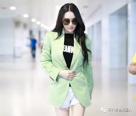 女星早秋机场秀，蒋欣依旧雄壮，张馨予幸福肥，吴昕身材比例太虐
