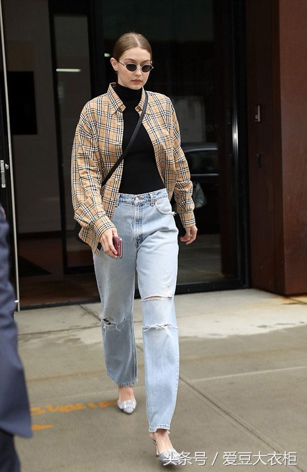 时下最时髦姐妹贝拉哈迪德和Gigi一同出街,贝拉这身气场全开