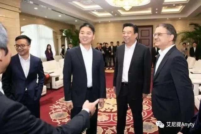 刘强东现身如意战略签约，谣言不攻自破？