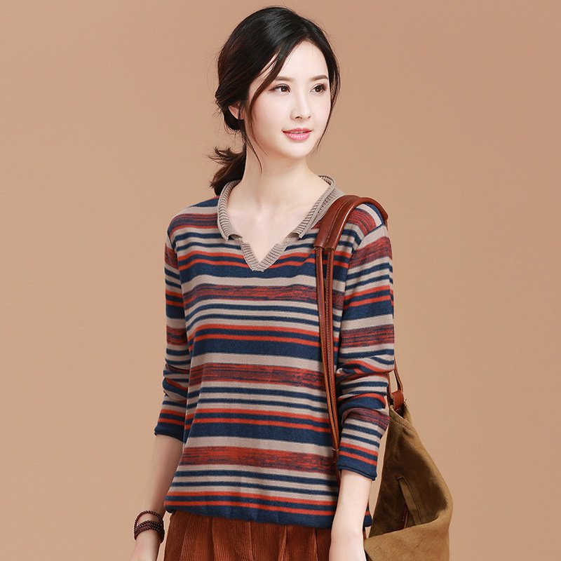 马上中秋，短袖别穿了，看这秋衫，时髦又遮肉，52岁小姨穿忒美