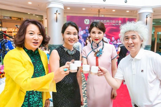 小罐茶再次与时尚牵手 高调亮相＂兰亭精英荟＂两周年庆典