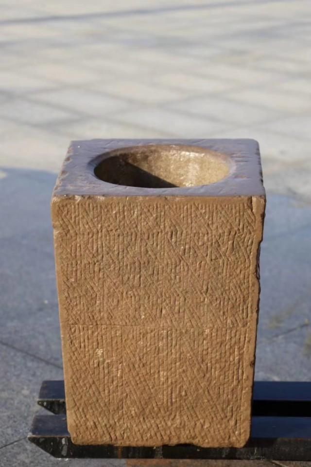  #景观石#庭院石器：景观石，青石桌面，老石槽，古石雕，庭院装修佳品！