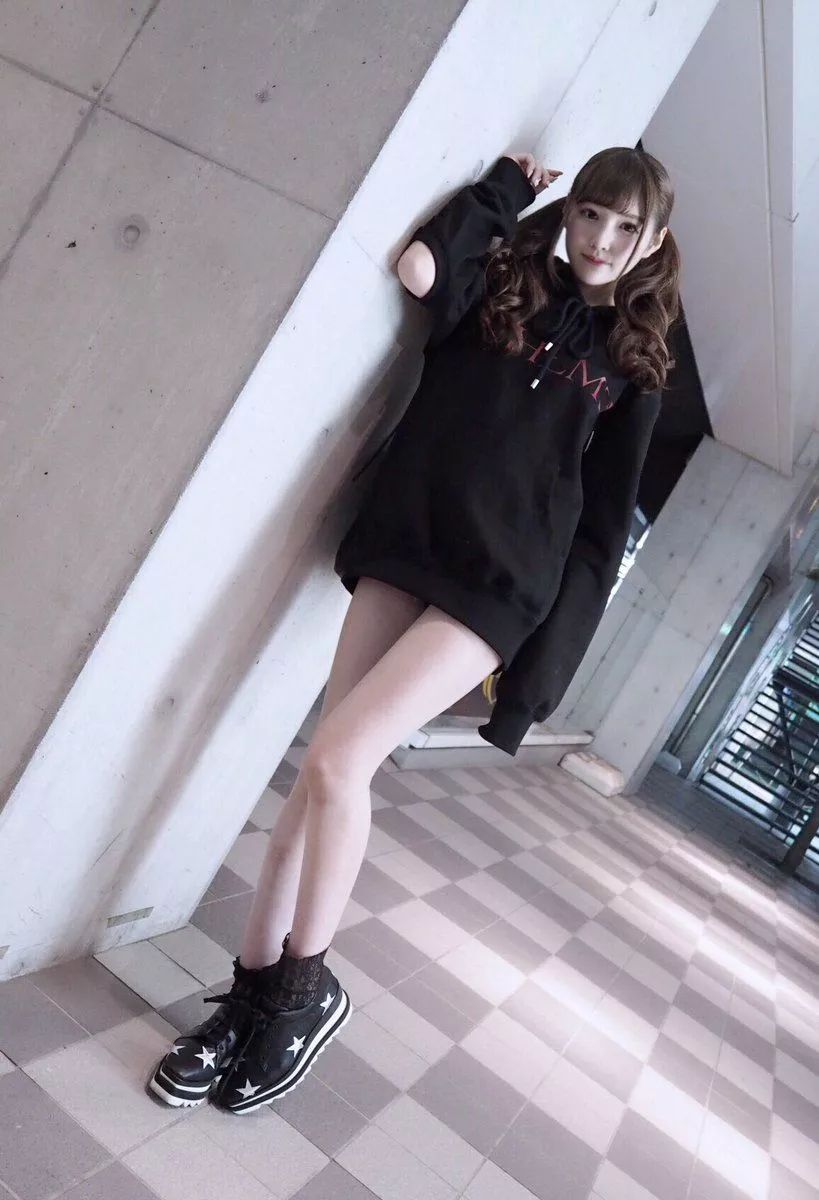 这些S型身材的"蛇精系"美少女也太性感了吧!