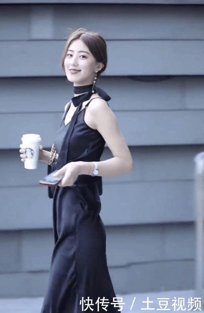 『小姐姐』街拍：这样的美女去哪里可以领得到？