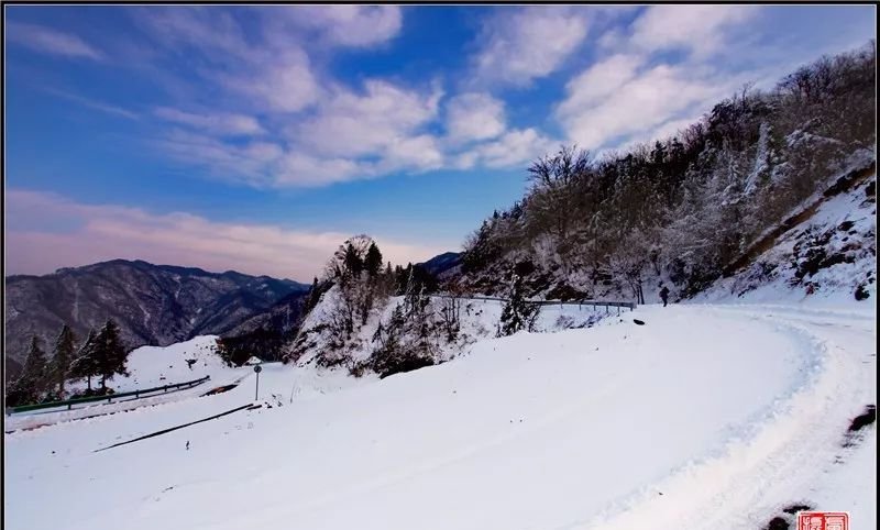 昨天下午！金寨山里面竟然拍到了一组雪山奇观，真让人震撼！