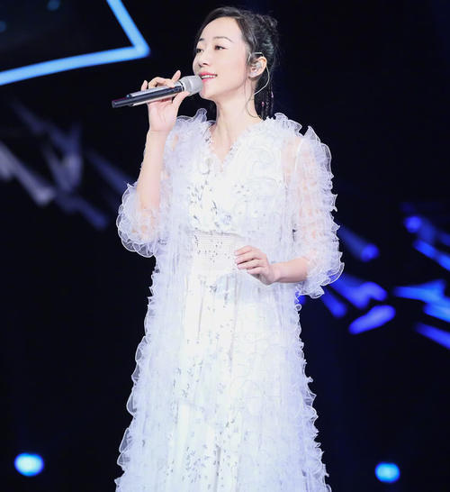 韩雪全身像挂了蚊帐一样，却因为编了几根辫子，还是嫩得像少女！