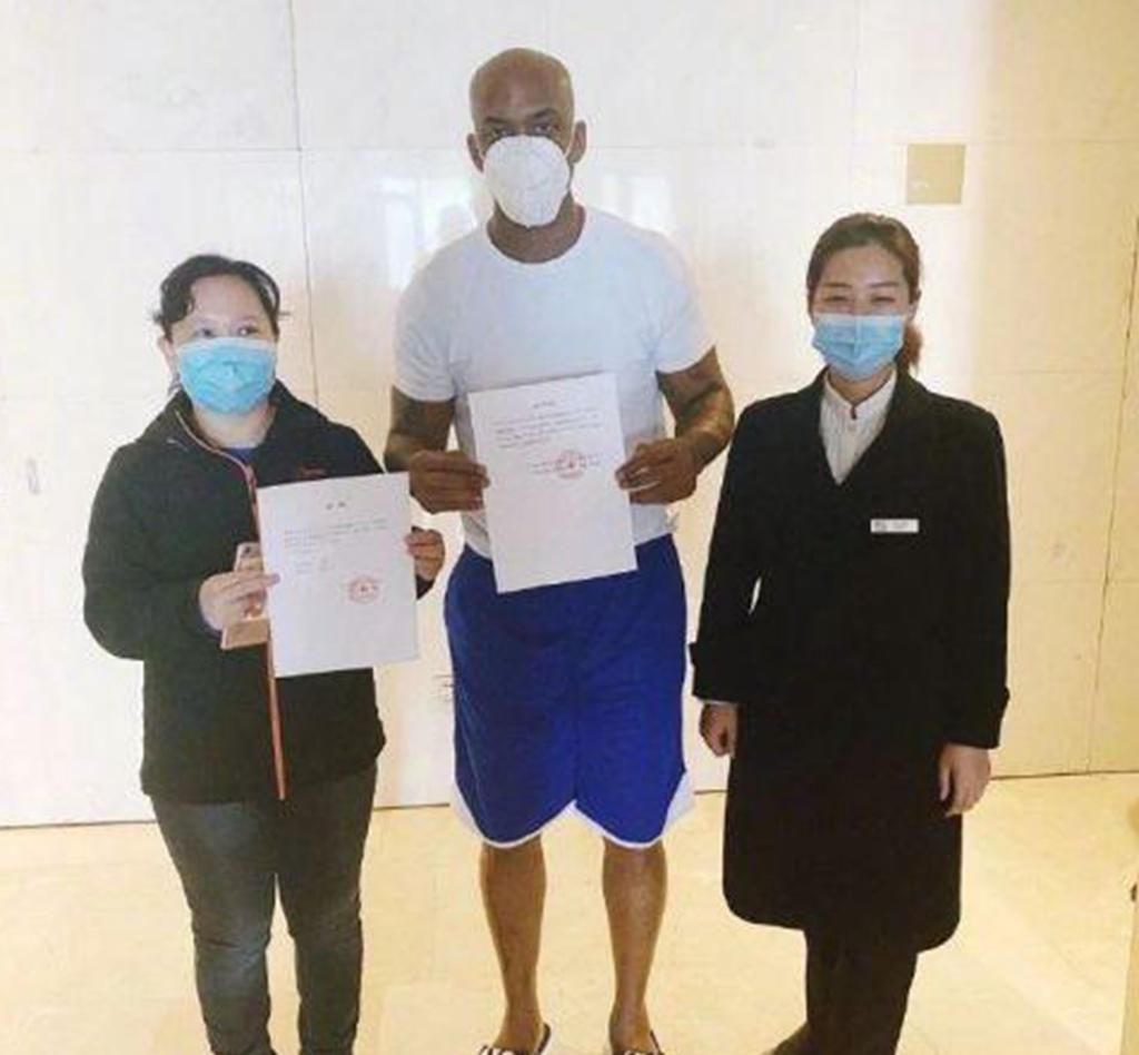  『CBA』敬业的CBA主教练！马布里的讲话让球员暖心，亲自上场示范跑位