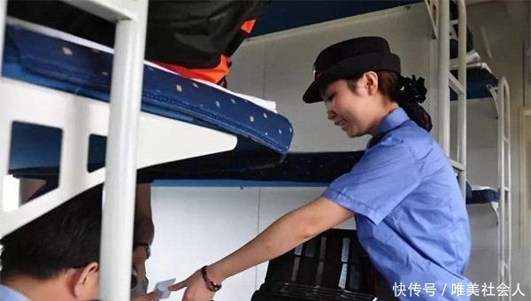  「情商」火车硬卧下铺被老人“占”了，怎么处理？高情商处理方