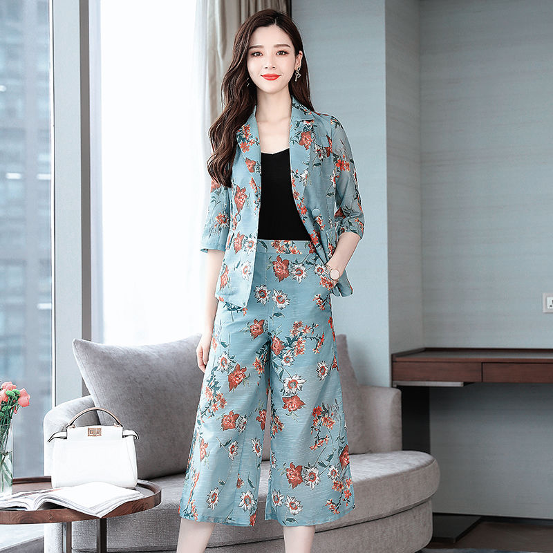 小个子媳妇，入秋从不穿裙子!衣柜满是欧货套装，显高洋气，巨美