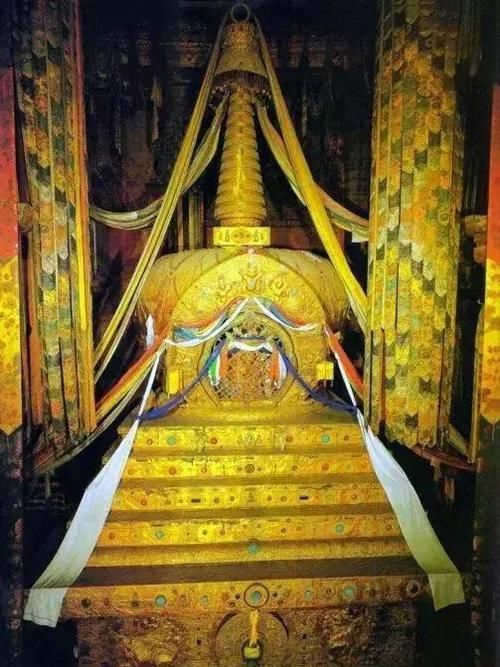 比故宫还壕的宫殿：厕所300年不打扫，最好的藏传文玩都在这儿