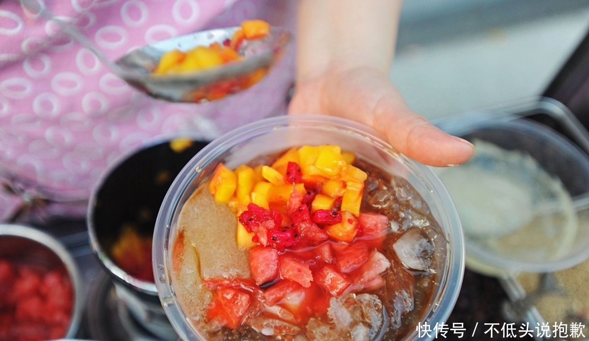 『感觉』985大学生在成都街头摆摊卖冰粉,月入过万,不感觉丢人