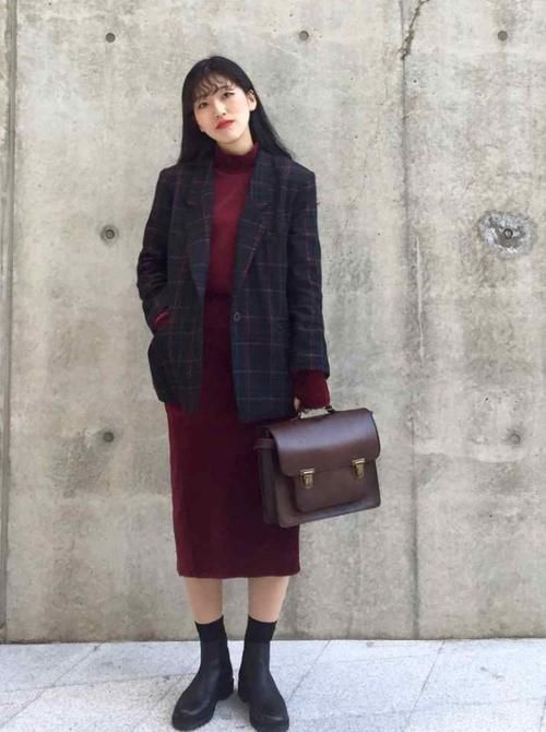  [衬衫]别再愁外套里面穿什么了，有这3件，美一整年