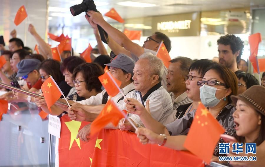  市民■香港市民合唱国歌声援被袭教师