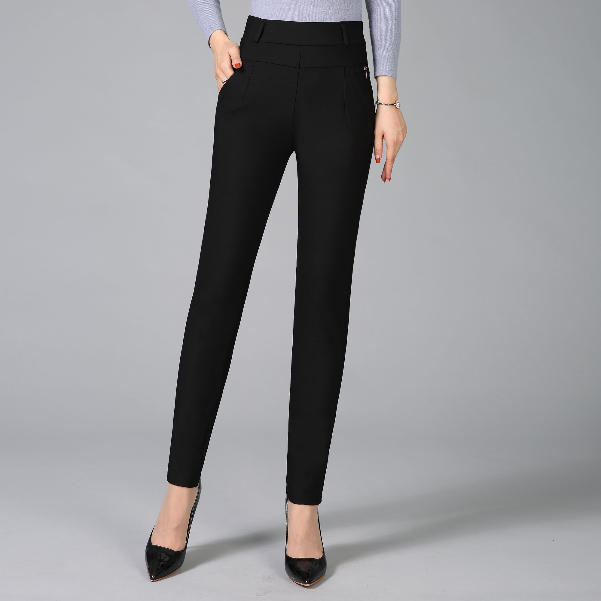 终于等到“妈妈裤”上新了，时髦优雅显身材，一口气给妈妈买3条