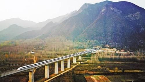 中国“最煎熬”的高铁，七小时全程无信号，乘客只能全程发呆！