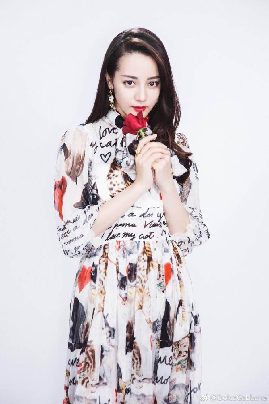 热巴这次穿的花裙子难度太高，异域风情不是你想穿就能穿得出来！