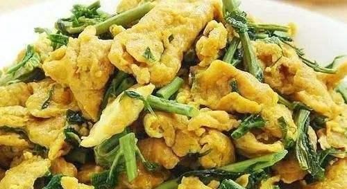  鸡蛋液：槐花和鸡蛋，完美搭配，香气十足！