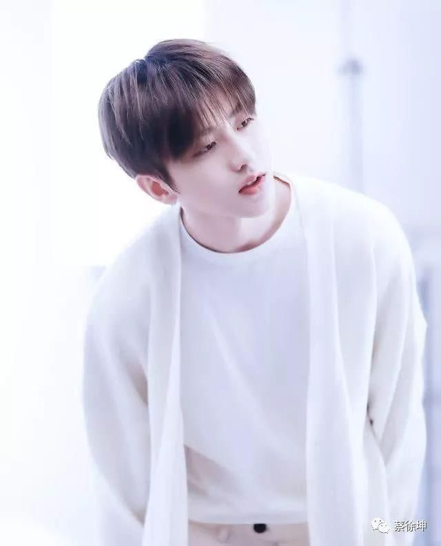 那些年蔡徐坤留过的发型!我们来盘点盘点?