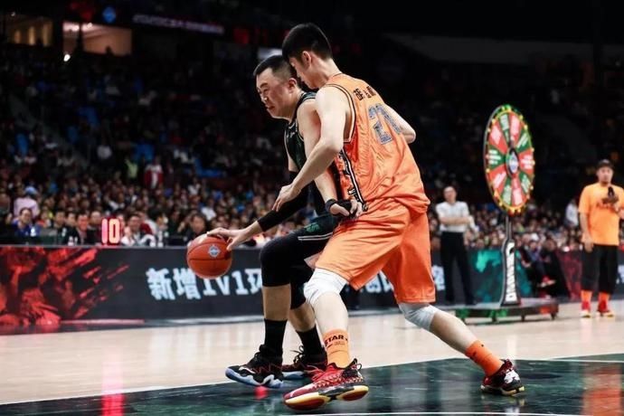 郭艾伦cba全明星球鞋