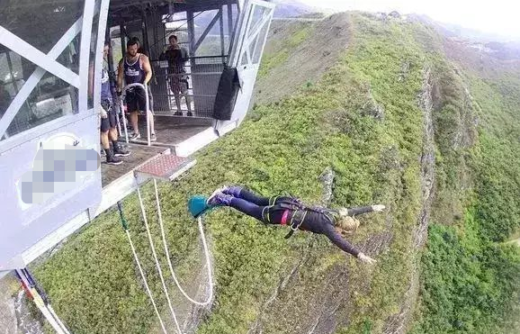 美女蹦极没绑绳身亡?纯属谣言！本尊已现身回应！