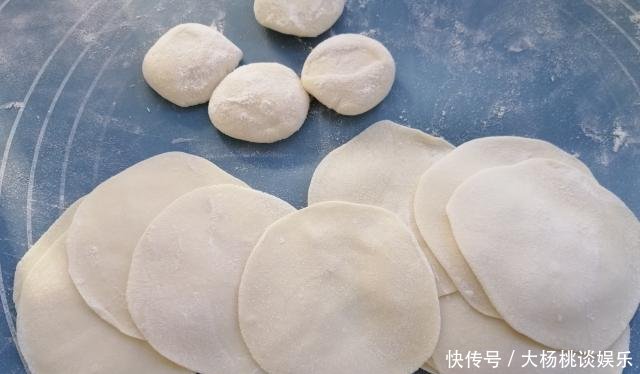  连吃：我用这菜包饺子，老公一脸的嫌弃，出锅却连吃30个，还直呼没吃够