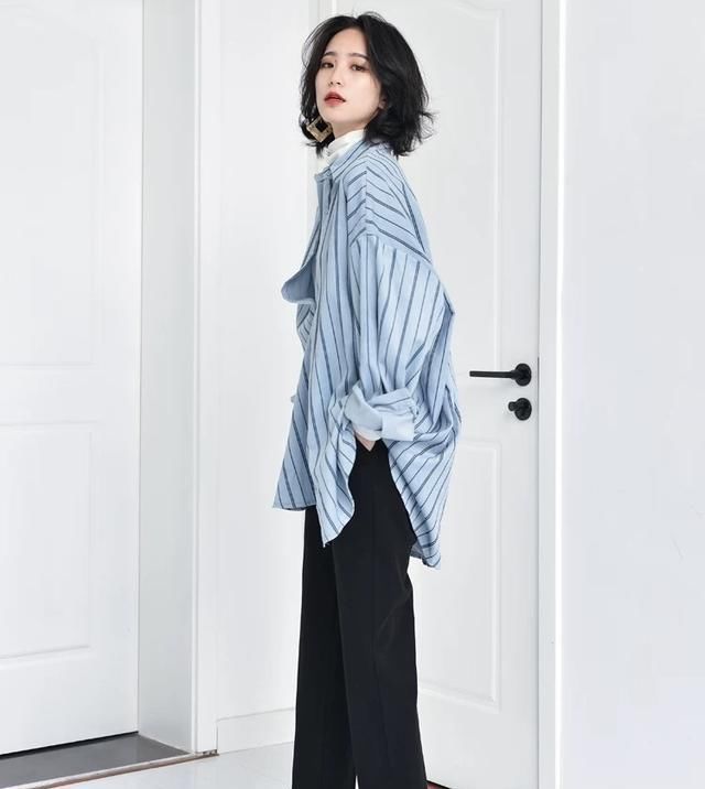  「同色系」开春火了一种新穿法,叫“短外套+老爹鞋”,百搭洋气潮范儿十足