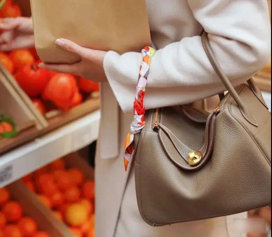  【人人】Nancy说大牌 |为什么人人都爱爱马仕Hermès?_新浪看点