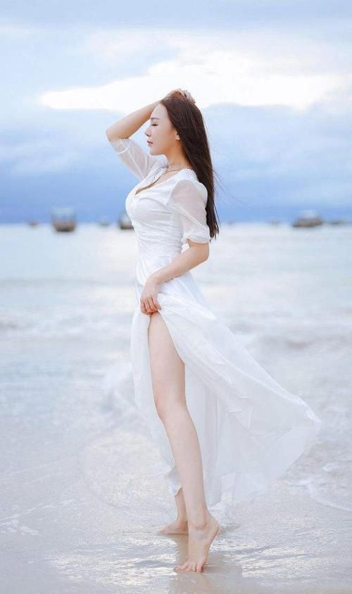  「海边」女神潮范儿美搭！夏日街拍：海边跟美女很搭哦，一道亮丽的风景线！