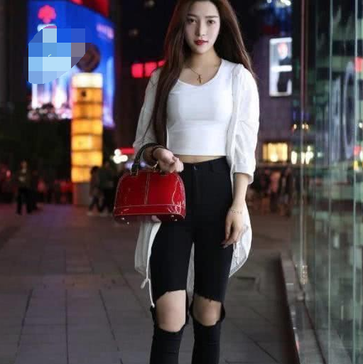 街拍：时尚飘逸优雅大方的小姐姐，穿着性感靓丽完美凸显女人曲线