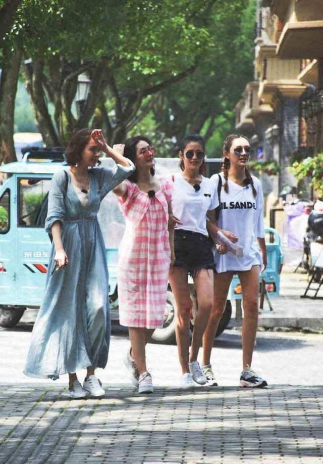 165应采儿比166谢娜腿长这么多?网友:增高鞋穿成了“显矮”鞋!