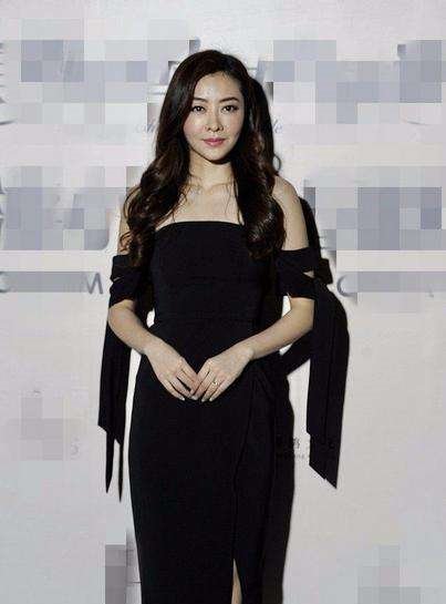 28岁何穗同框37岁熊黛林, 满屏尴尬! 网友: 超模和嫩模差距太大了