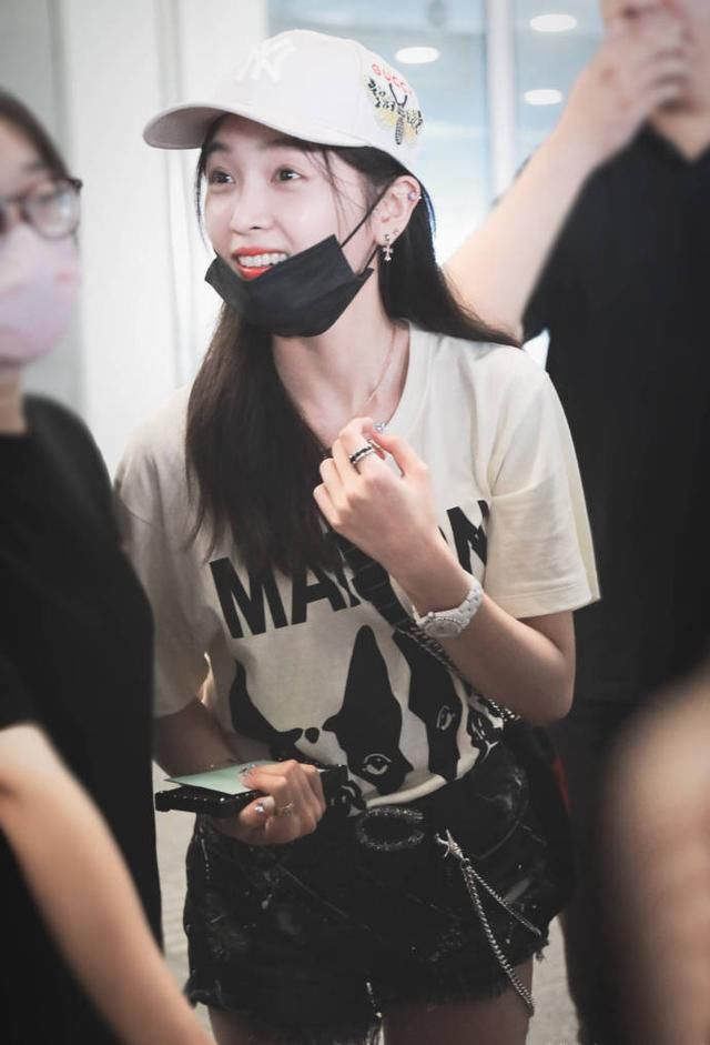 吴宣仪总算想通了，终于不在短裤里面穿安全裤，网友：够紧呗