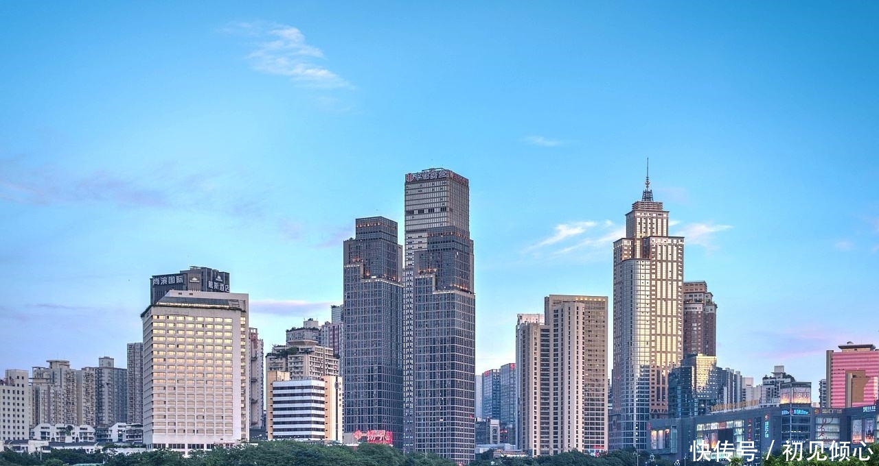 中国一座建在山上的城市, 国务院将它定位为未来的国际大都市!