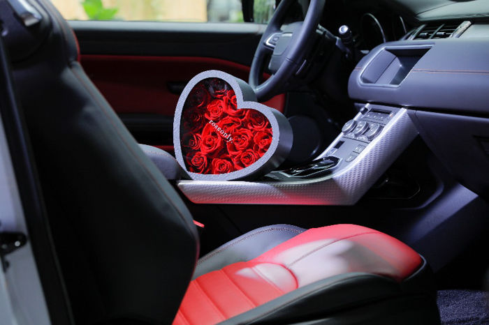 路虎揽胜极光携手roseonly打造别样七夕之约