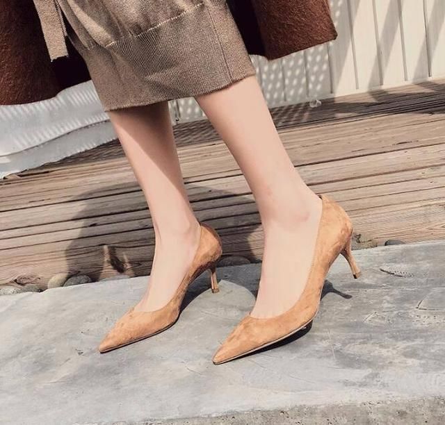 性感尖头细跟，踏出女生优雅感