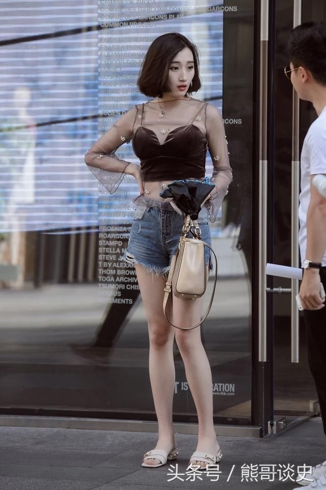 街拍重庆，美丽百搭的装扮，让你时尚又充满仙气