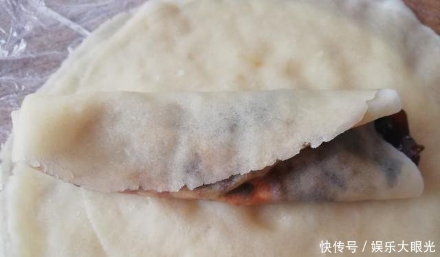 『柔软』立春时节,全网都在做春饼,我教婆婆一次就做成功了,柔软又筋道