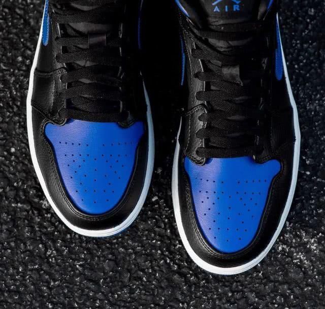  『新品』小黑蓝 AJ1 Mid 又有新品了！荔枝皮鞋身质感超细腻！